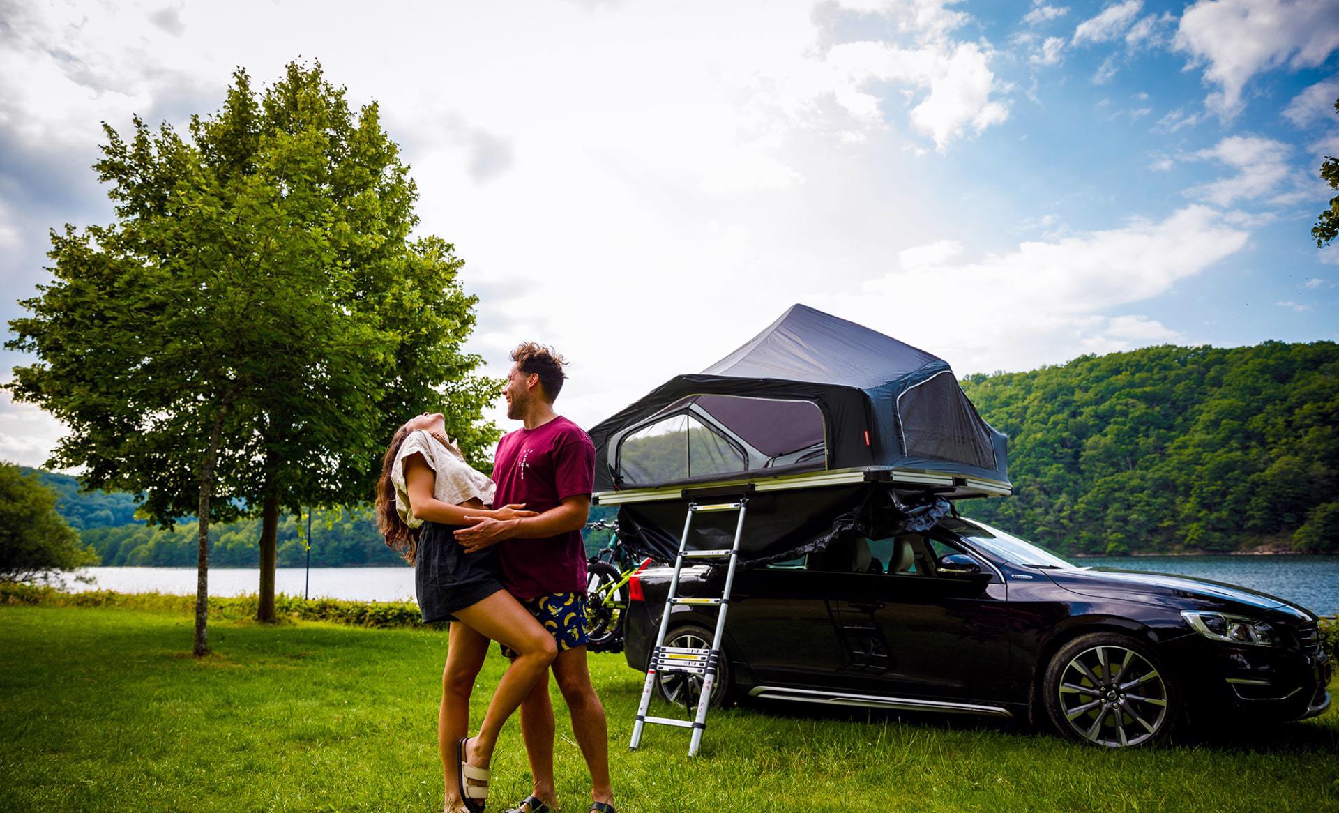 Happy camping with Fjordsen rooftop tent